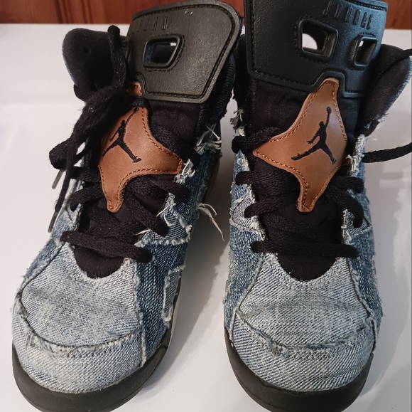 Girls Jordan 3y - Picture 2 of 4